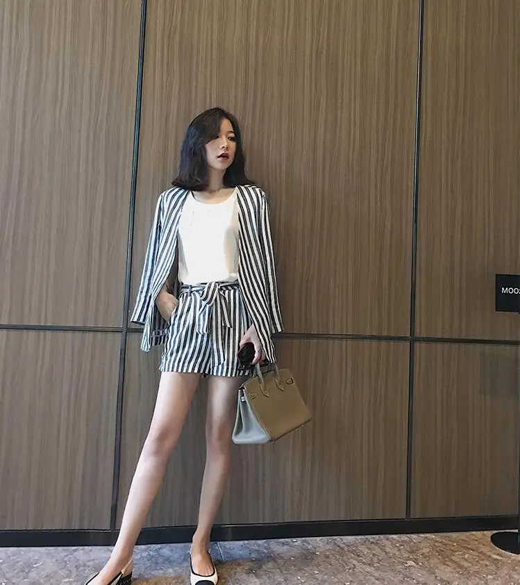 Work Pant Suits 2 Piece Outfit Sets Women Striped Blazer Jacket and Short Two piece set Office Lady Suit Feminino
Work Pant Suits 2 Piece Outfit Sets Women Striped Blazer Jacket and Short Two piece set Office Lady Suit Feminino
