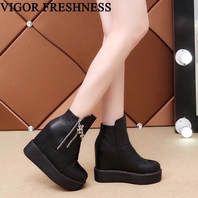 VIGOR FRESHNESS Woman Shoes Heels Platform Ankle Boots 11CM Shoes Winter Boots Women Height Increasing Boots Autumn Shoes WY567
VIGOR FRESHNESS Woman Shoes Heels Platform Ankle Boots 11CM Shoes Winter Boots Women Height Increasing Boots Autumn Shoes WY567