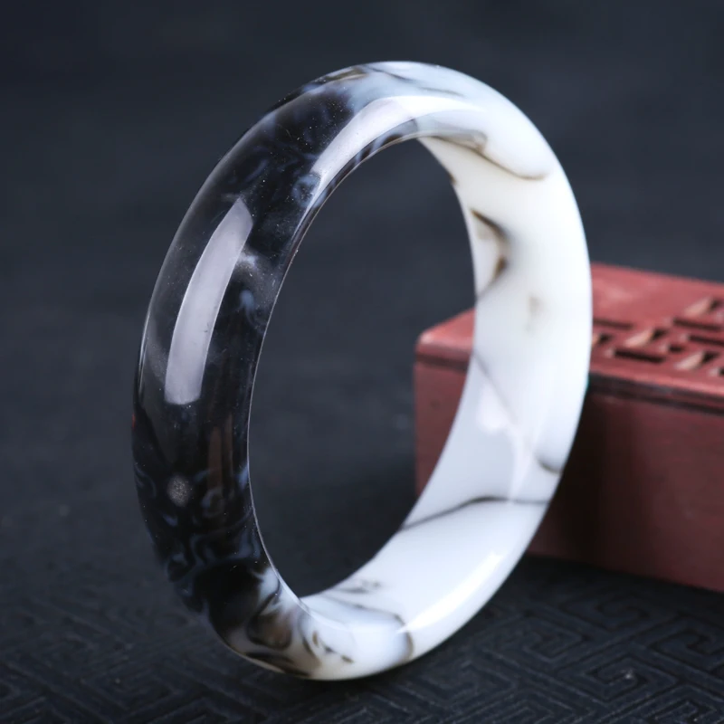 Ice type emerald color quartz rock jade bracelet genuine violet black and white bracelet female jade bracelet
Ice type emerald color quartz rock jade bracelet genuine violet black and white bracelet female jade bracelet