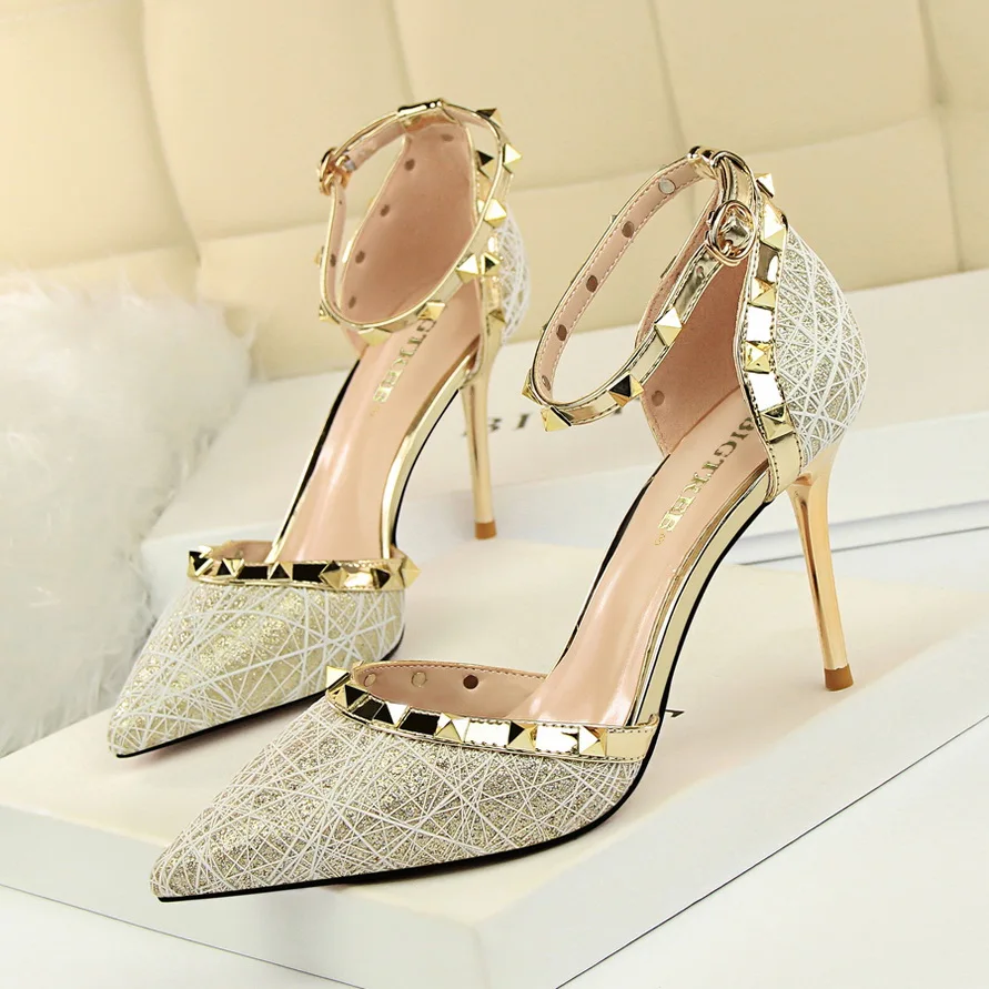Ladies Sandals Rivet Pumps Ankle Strape Sandals 2019 Spring Summer Woman Shoes Gold High Heels 9cm Plus Size Ladies Heels Black
Ladies Sandals Rivet Pumps Ankle Strape Sandals 2019 Spring Summer Woman Shoes Gold High Heels 9cm Plus Size Ladies Heels Black