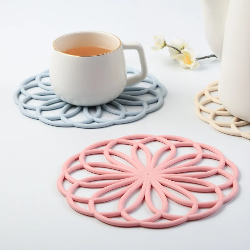 Hollow Coaster Insulation Pad Anti-hot Pad Home Non-slip Creative Kitchen Pot Bowl Mat Plate Pad Tableware Mat Table Decor
Hollow Coaster Insulation Pad Anti-hot Pad Home Non-slip Creative Kitchen Pot Bowl Mat Plate Pad Tableware Mat Table Decor