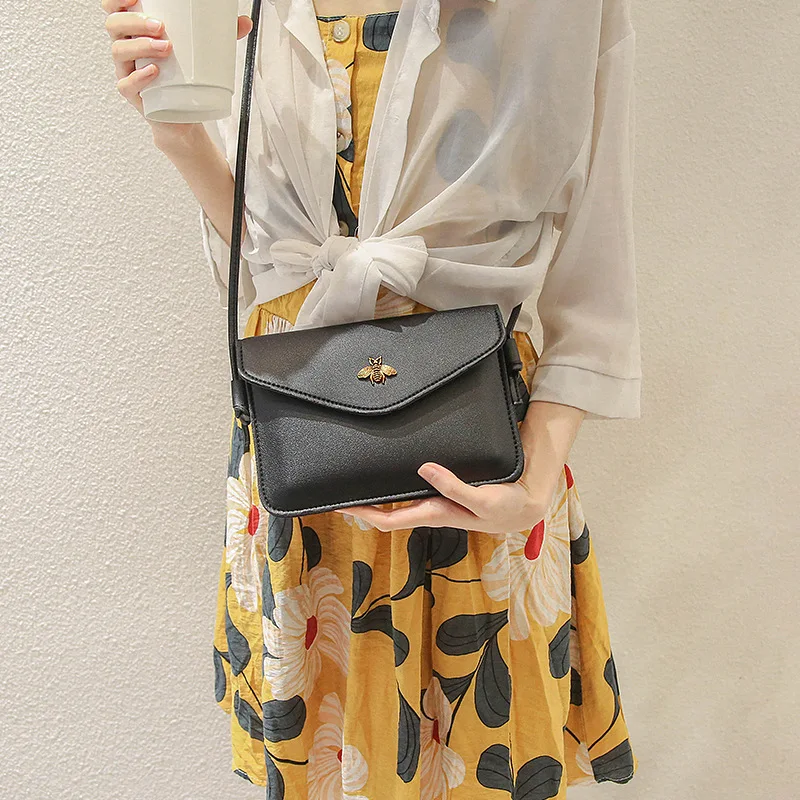 2019 Summer new double change mobile phone small square bag single shoulder slant across fashion catwalk new girl
2019 Summer new double change mobile phone small square bag single shoulder slant across fashion catwalk new girl