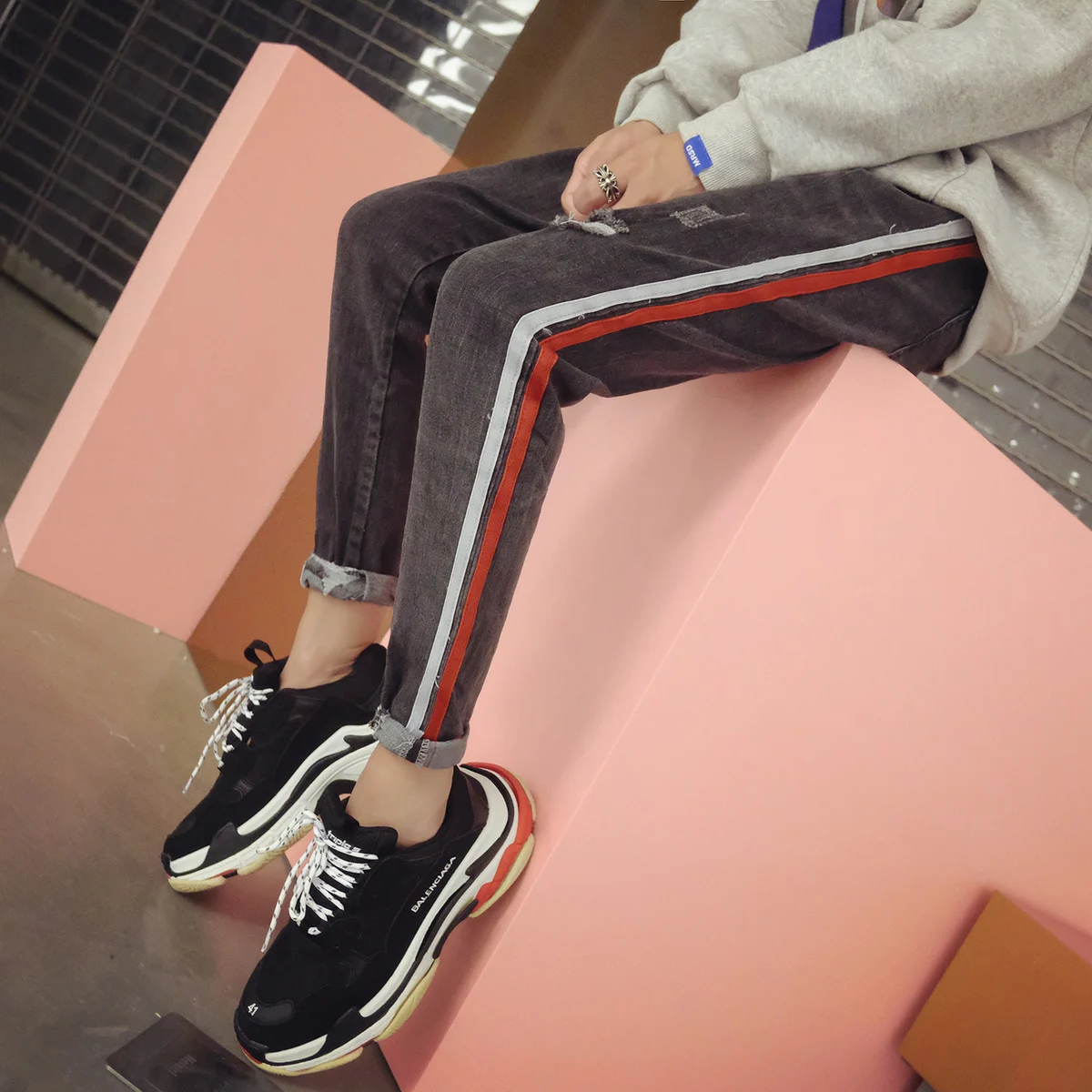 2017 Winter Men's Japanese Style Pencil Pants New Weave Bring Decorate Holes Jeans Casual Washed High Quality Trousers S-xl
2017 Winter Men's Japanese Style Pencil Pants New Weave Bring Decorate Holes Jeans Casual Washed High Quality Trousers S-xl