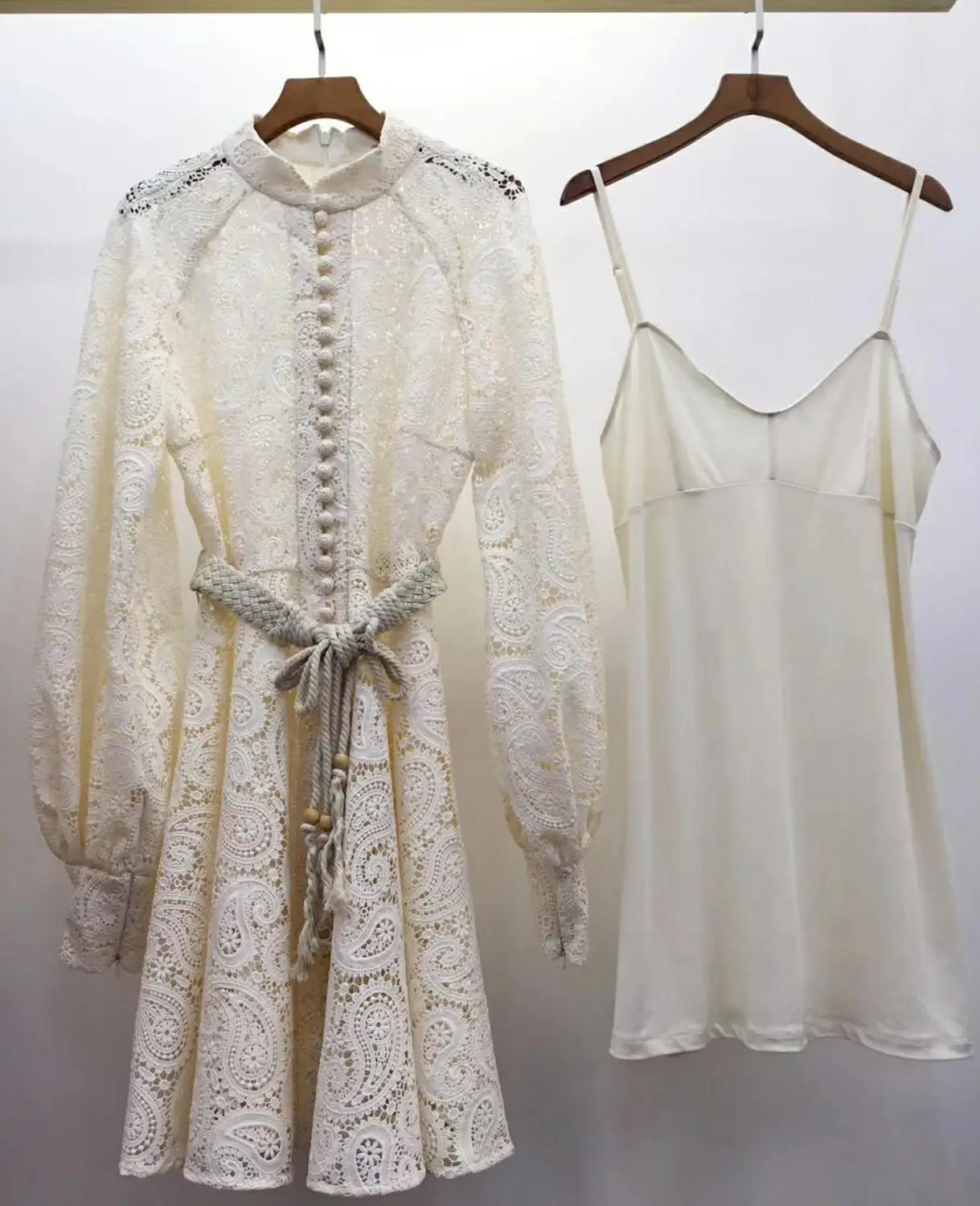 2019 new ladies fashion bubble long-sleeved collar collar with embroidered dress 0629
2019 new ladies fashion bubble long-sleeved collar collar with embroidered dress 0629
