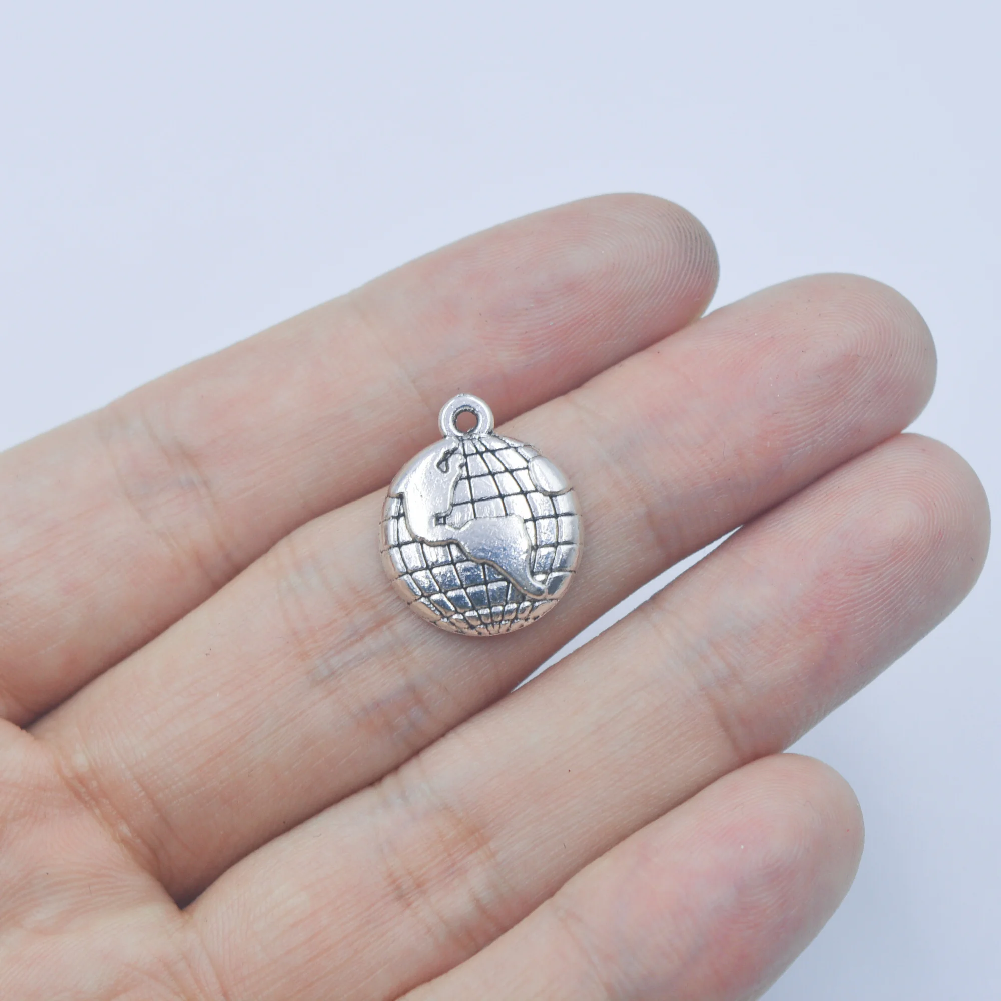 14PCS Antique Silver Globe earth Charm pendant DIY supplies Jewelry Making 19.5*16*2mm
14PCS Antique Silver Globe earth Charm pendant DIY supplies Jewelry Making 19.5*16*2mm