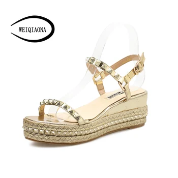 WEIQIAONA 2019 Summer Casual Bling Gold New Design High Wedges Waterproof Platforms Rivets Fashion Comfortable Women Sandals
WEIQIAONA 2019 Summer Casual Bling Gold New Design High Wedges Waterproof Platforms Rivets Fashion Comfortable Women Sandals