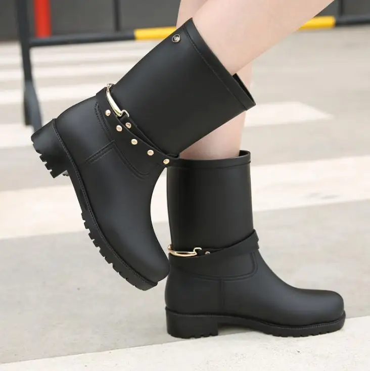 Water Shoe Factory Spring and Summer Parts Grinded PVC Belt Inner Tank Wear-resistant, Slip-proof Waterproof Rainfall Shoes
Water Shoe Factory Spring and Summer Parts Grinded PVC Belt Inner Tank Wear-resistant, Slip-proof Waterproof Rainfall Shoes