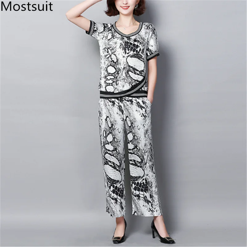Plus Size Summer Snake Printed Two Piece Sets Women Short Sleeve Tops And Wide Leg Pants Suits Casual Elegant Korean Womens Set
Plus Size Summer Snake Printed Two Piece Sets Women Short Sleeve Tops And Wide Leg Pants Suits Casual Elegant Korean Womens Set