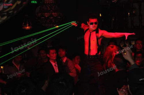 1Pcs Red Green Laser Gloves Dancing Stage Show Light With 4 pcs lasers and LED palm light for DJ Club/Party/Bars CD15 T02
1Pcs Red Green Laser Gloves Dancing Stage Show Light With 4 pcs lasers and LED palm light for DJ Club/Party/Bars CD15 T02