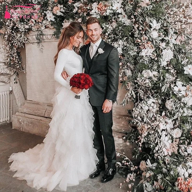 Long Sleeves Wedding Dress V Back Bridal Gown Tulle Satin Wedding Dresses White/Ivory Romantic Buttons Bridal Dresses DQG922
Long Sleeves Wedding Dress V Back Bridal Gown Tulle Satin Wedding Dresses White/Ivory Romantic Buttons Bridal Dresses DQG922