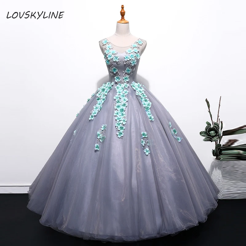 Real Image Quinceanera Dress Grey Ball Gown Prom Dress Sleeveless Tulle with Applique Flowers Bandage
Real Image Quinceanera Dress Grey Ball Gown Prom Dress Sleeveless Tulle with Applique Flowers Bandage