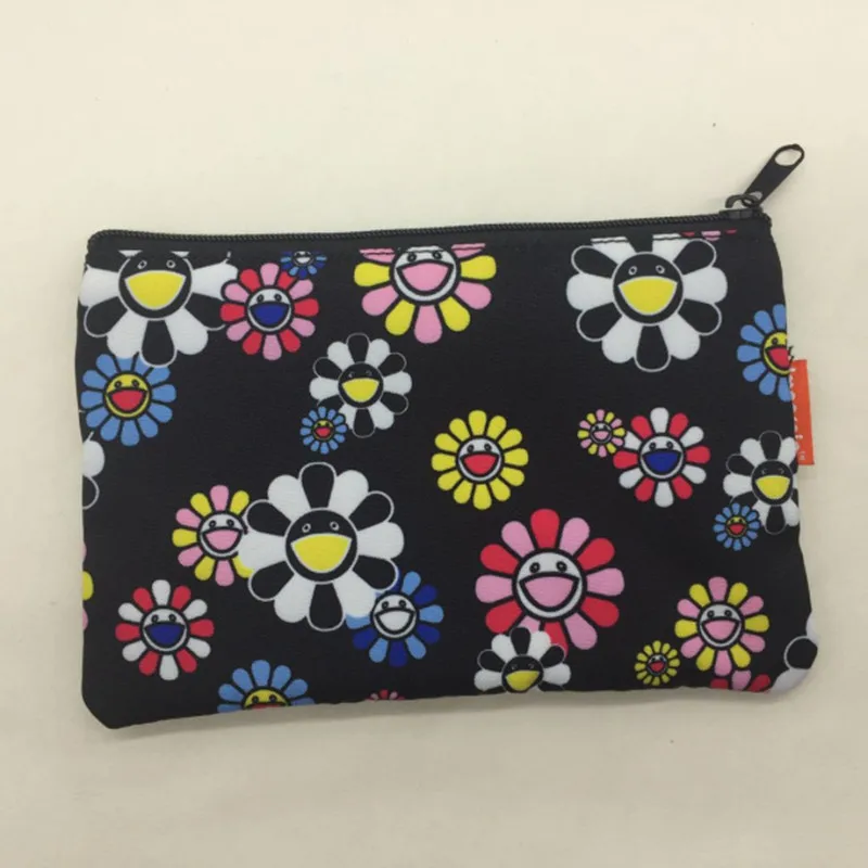 KAWS Sun Flower Piggy Bank Takashi Murakami Makeup Bag Street Art OriginalFake Collect Model Toy M1186
KAWS Sun Flower Piggy Bank Takashi Murakami Makeup Bag Street Art OriginalFake Collect Model Toy M1186