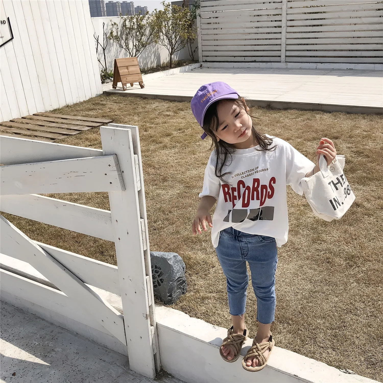 2019 Summer New Arrival korean style Neutral Trend letters printed all-match loose bottoming T-shirt for fashion girls and boys
2019 Summer New Arrival korean style Neutral Trend letters printed all-match loose bottoming T-shirt for fashion girls and boys