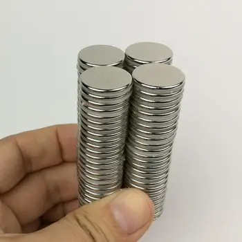 50PCS D3/4*1/16"(Diameter*Thickness) Strongest Neodymium N52 Magnet with Multifunctional Experimental Magnet Diy Office Magnets
50PCS D3/4*1/16"(Diameter*Thickness) Strongest Neodymium N52 Magnet with Multifunctional Experimental Magnet Diy Office Magnets