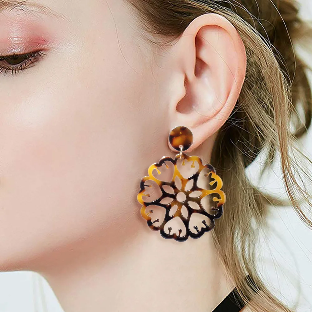 New Korean Fashion Temperament Earrings Geometric Hollow Flowers Pattern Acetate Plate Round Exaggerated Earrings For Women Gift
New Korean Fashion Temperament Earrings Geometric Hollow Flowers Pattern Acetate Plate Round Exaggerated Earrings For Women Gift