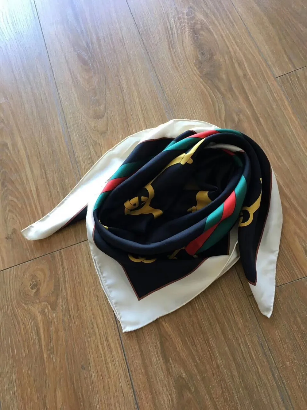 2019 new arrival fashion elegant brand chain pattern 100% silk scarf 90*90 cm square shawl twill wrap for women free shipping
2019 new arrival fashion elegant brand chain pattern 100% silk scarf 90*90 cm square shawl twill wrap for women free shipping