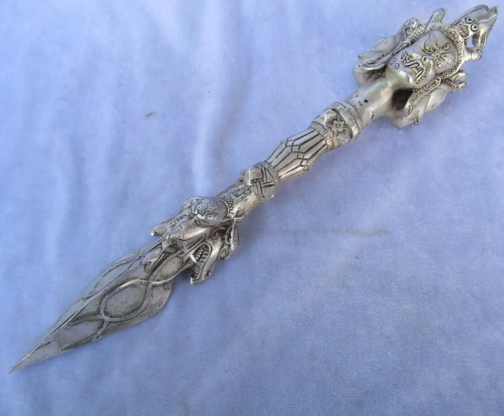 Collectible Old Handwork Tibet silver Buddhist Sword,Carved 3 face Buddha head /Ritual Dagger statue from tibetan ,Long 14 inch
Collectible Old Handwork Tibet silver Buddhist Sword,Carved 3 face Buddha head /Ritual Dagger statue from tibetan ,Long 14 inch