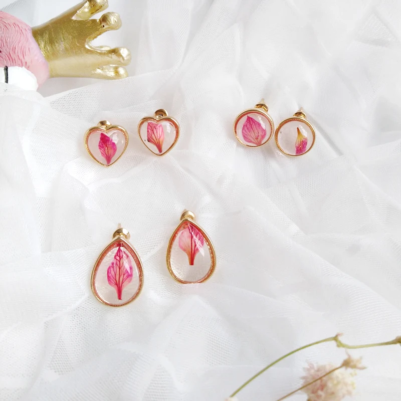 Elegant Prevent Allergy Dried Flower Rose Glass Stud Earrings Women Terrarium Romantic Water Droplets Earring Fashion jewelry
Elegant Prevent Allergy Dried Flower Rose Glass Stud Earrings Women Terrarium Romantic Water Droplets Earring Fashion jewelry