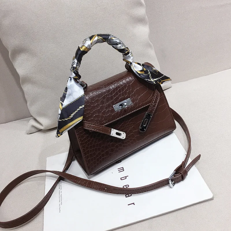 Korean version three-dimensional classic bag silk towel pure color single shoulder oblique cross women bag
Korean version three-dimensional classic bag silk towel pure color single shoulder oblique cross women bag