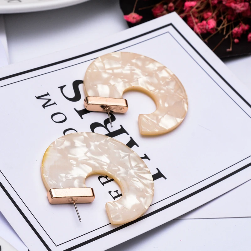 European and American simple temperament acrylic cold wind earrings Korea super fairy temperament personality joker earrings
European and American simple temperament acrylic cold wind earrings Korea super fairy temperament personality joker earrings