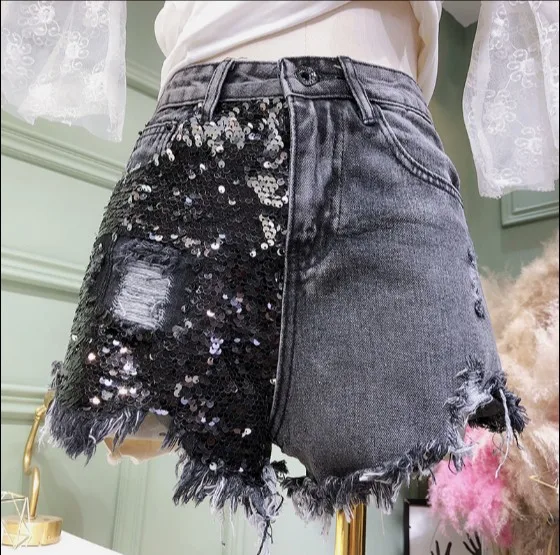 2019 Summer Fashion Women's One Side Sequins Jeans Shorts Student Female High Waisted Holes Black Denim Shorts
2019 Summer Fashion Women's One Side Sequins Jeans Shorts Student Female High Waisted Holes Black Denim Shorts