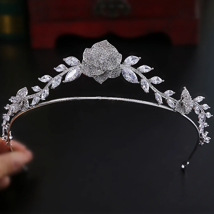 Paved CZ Crown Cubic Zircon Tiara Princess Tiaras Wedding Hair Accessories Bride Hair Jewelry Bijoux Cheveux Coroa Rose WIGO1191 
Paved CZ Crown Cubic Zircon Tiara Princess Tiaras Wedding Hair Accessories Bride Hair Jewelry Bijoux Cheveux Coroa Rose WIGO1191