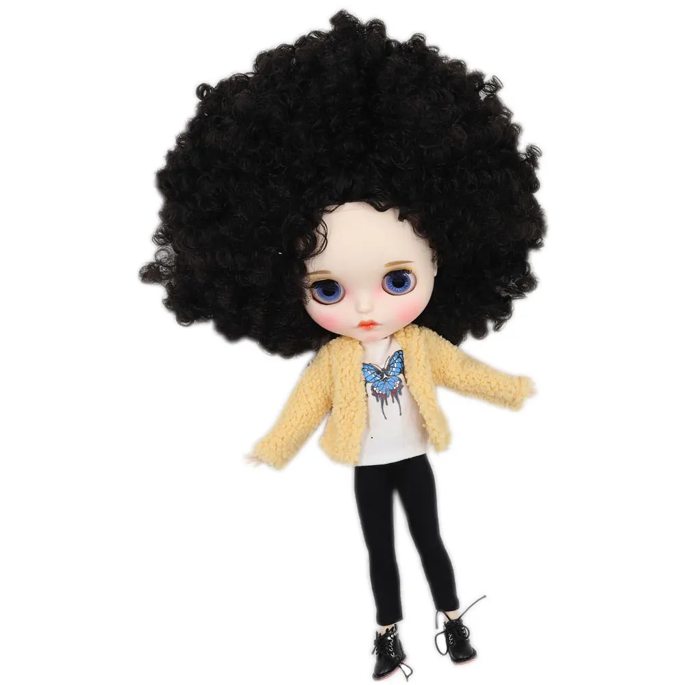 1/6 Blyth doll white skin joint body Black hair new matte face with eyebrows Lip gloss.
1/6 Blyth doll white skin joint body Black hair new matte face with eyebrows Lip gloss.