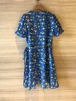 In the summer of 2020 the new system with small and pure and fresh v-neck floral skirt falbala dress
In the summer of 2020 the new system with small and pure and fresh v-neck floral skirt falbala dress
