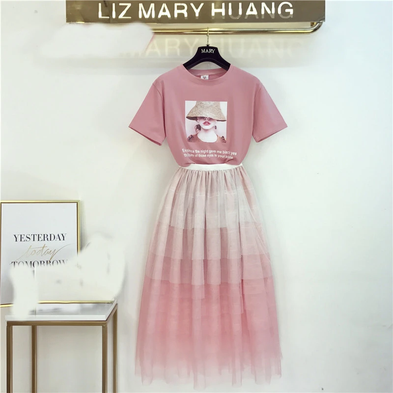 Summer Westernized Aged T-shirt + Cake Mesh Skirt 2 Piece Skirt Girlfriend Mesh Red Two-piece Suit
Summer Westernized Aged T-shirt + Cake Mesh Skirt 2 Piece Skirt Girlfriend Mesh Red Two-piece Suit