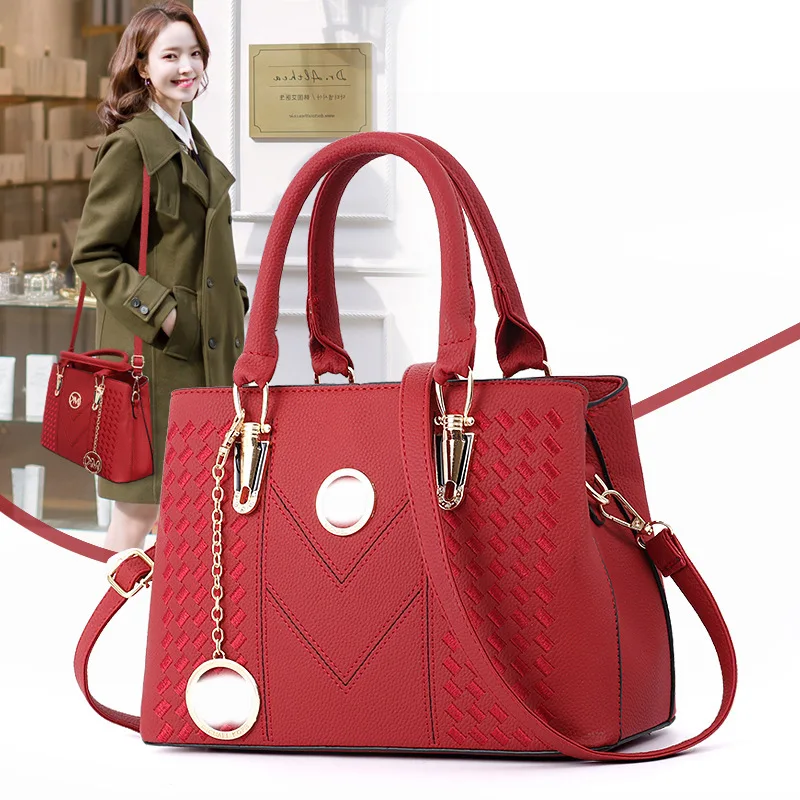 2019 Summer tide new Boston bag Fashion handbag European and American big bags Crossbody shoulder bag youke 30X13X20cm
2019 Summer tide new Boston bag Fashion handbag European and American big bags Crossbody shoulder bag youke 30X13X20cm