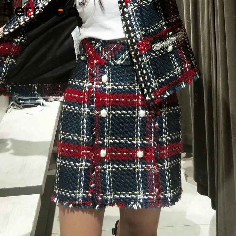 BerryGo Office mini plaid women skirt High waist tweed christmas winter black skirt 2018 Vintage A-line skirts female bottoms
BerryGo Office mini plaid women skirt High waist tweed christmas winter black skirt 2018 Vintage A-line skirts female bottoms