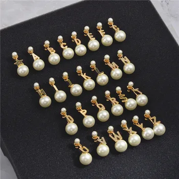 European and American minority high-level English letters Pearl Earrings female net red retro a two-piece temperament earrings
European and American minority high-level English letters Pearl Earrings female net red retro a two-piece temperament earrings