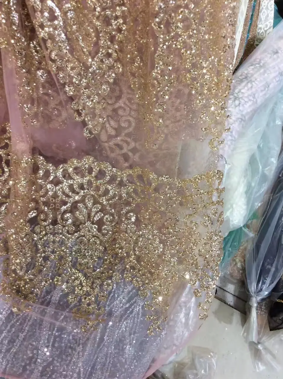 5yards L-272 glued glitter print african mesh tulle lace with super quality for wedding dress
5yards L-272 glued glitter print african mesh tulle lace with super quality for wedding dress
