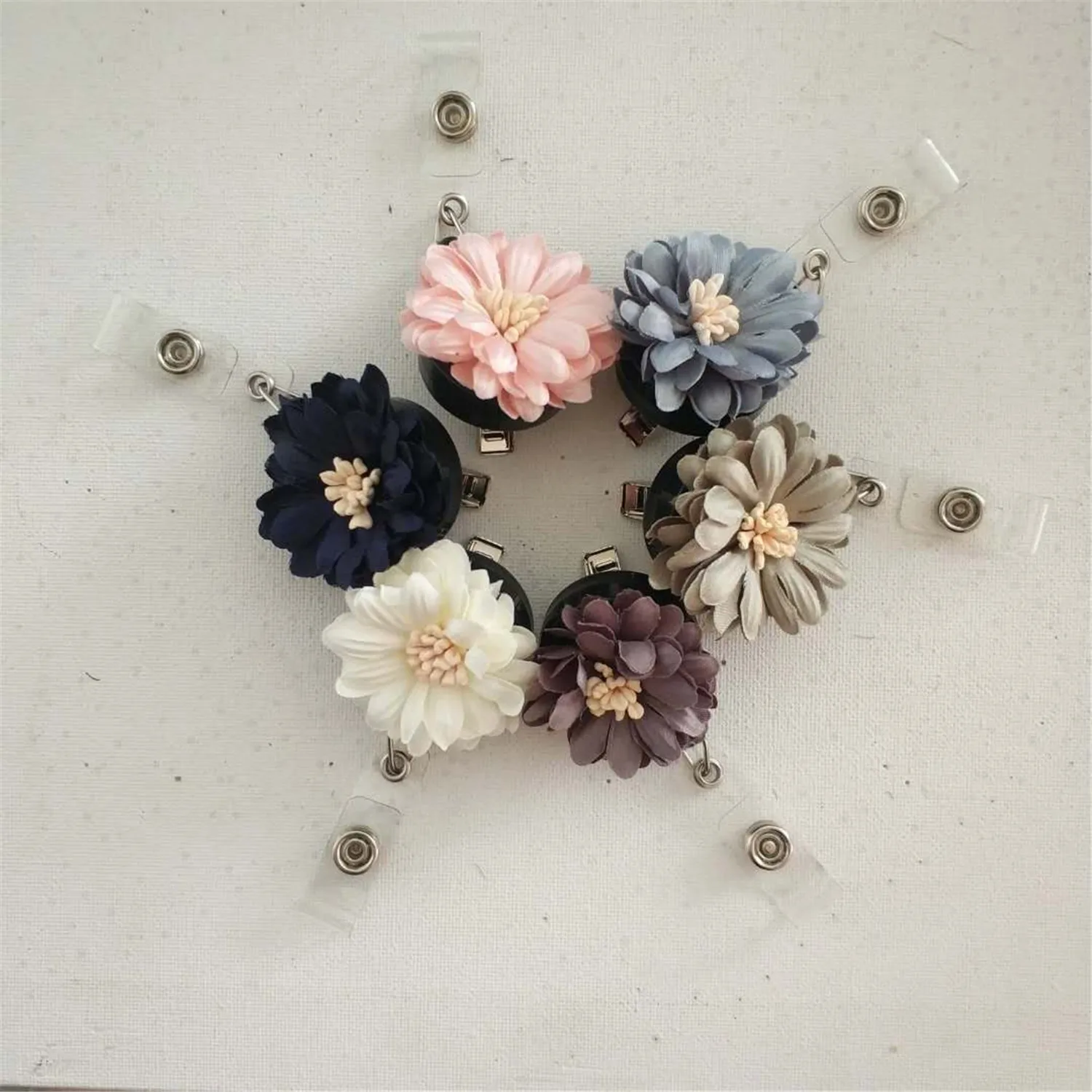 Manual cloth flowers easy pull clasp rotating alligator clip working permit expansion clip nurse chest clip 6 pack
Manual cloth flowers easy pull clasp rotating alligator clip working permit expansion clip nurse chest clip 6 pack