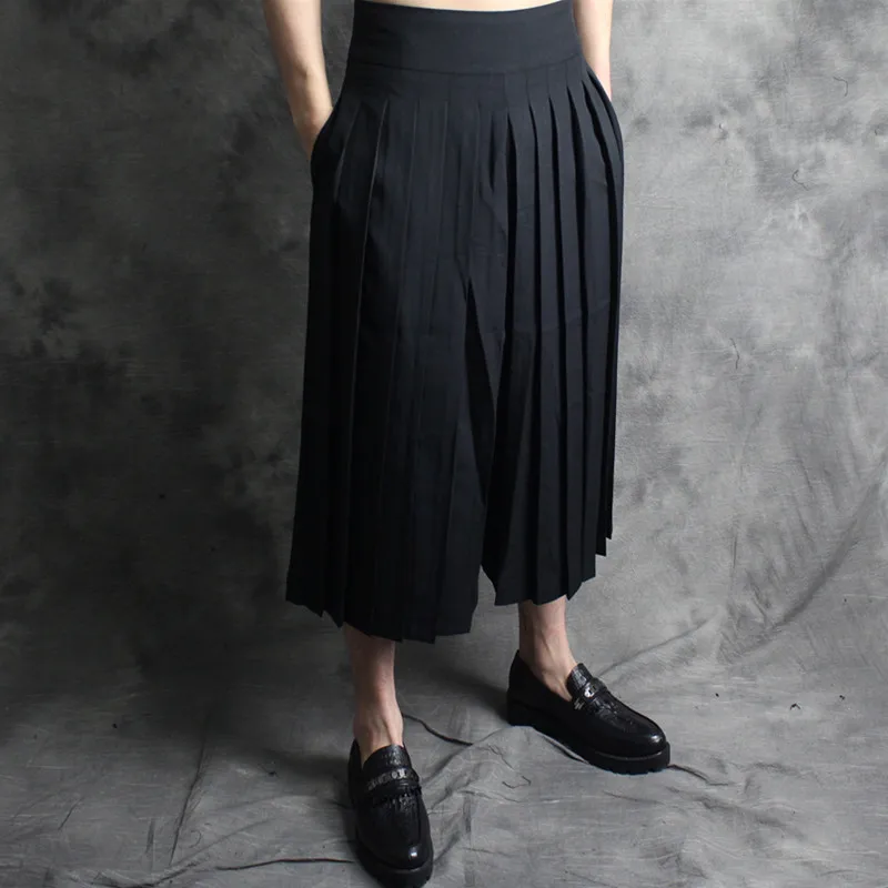 Customized 2019 New fashion Male personality culottes punk boot cut male loose wide leg pants cropped pants singer costumes
Customized 2019 New fashion Male personality culottes punk boot cut male loose wide leg pants cropped pants singer costumes
