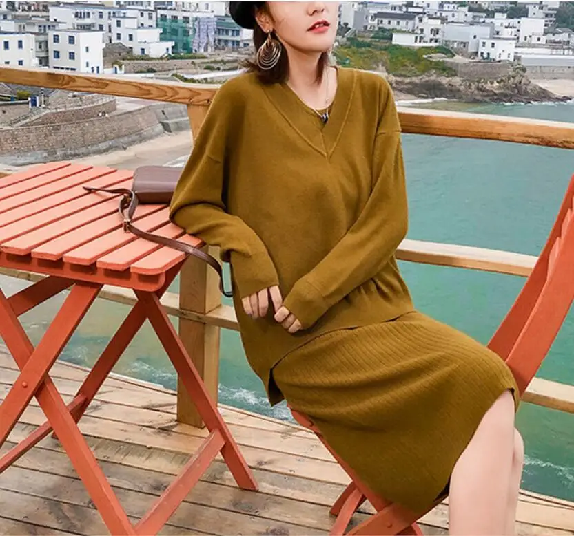 Autumn and winter 2018 new women's knitted suit loose and versatile knitting sweater + skirt two pieces of fashion
Autumn and winter 2018 new women's knitted suit loose and versatile knitting sweater + skirt two pieces of fashion
