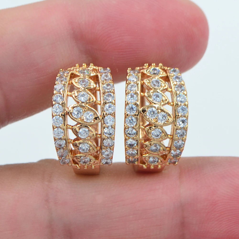 AAA+ Cubic Zirconia Gold Color Fashion Luxury Clear CZ Wedding Huggie Hoop Earrings for Women
AAA+ Cubic Zirconia Gold Color Fashion Luxury Clear CZ Wedding Huggie Hoop Earrings for Women