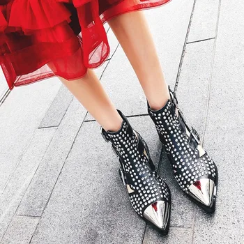 2019 Summer Women Rivet Ankle Boots Belt Buckle Cut Out Black Short Boots Metal Pointed Toe Punk Style Fashion Brand Flat Shoes
2019 Summer Women Rivet Ankle Boots Belt Buckle Cut Out Black Short Boots Metal Pointed Toe Punk Style Fashion Brand Flat Shoes