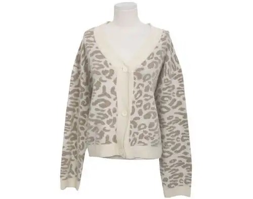 Quality Version Korean Retro Leopard Cream Color Gentle Knitted Button Closure Warm Winter Female Sweater
Quality Version Korean Retro Leopard Cream Color Gentle Knitted Button Closure Warm Winter Female Sweater