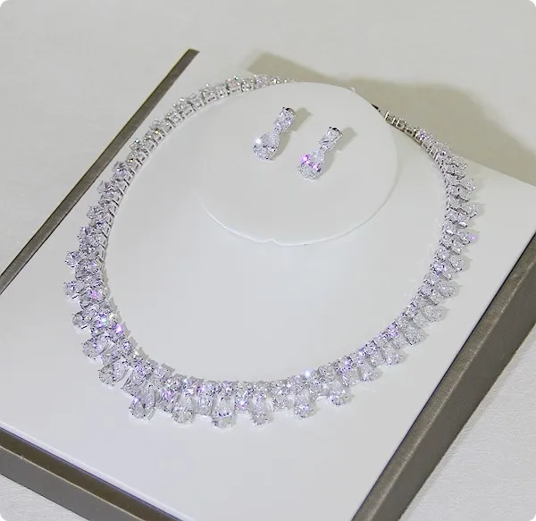 AAA zircon necklace earring sets bridal jewelry wedding dress accessories dinners banquets wedding jewelry
AAA zircon necklace earring sets bridal jewelry wedding dress accessories dinners banquets wedding jewelry