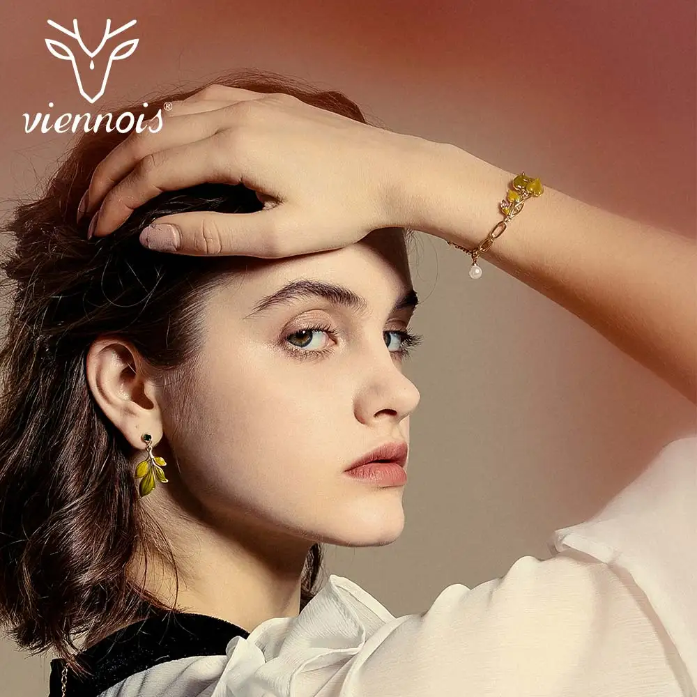 Viennois Gold Color Chain Bracelets for Women Green Leaf Rhinestone Simulated Pearl Bracelet & Bangles Female Romantic Jewelry
Viennois Gold Color Chain Bracelets for Women Green Leaf Rhinestone Simulated Pearl Bracelet & Bangles Female Romantic Jewelry