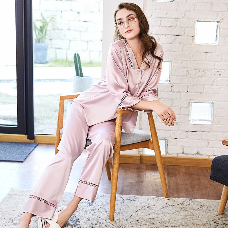 Spring New Pajamas Brand Women Pyjamas Home Suits Satin Silk V Neck Sleepwear Sexy Full Sleeve Long Pants Pajama Set Spring
Spring New Pajamas Brand Women Pyjamas Home Suits Satin Silk V Neck Sleepwear Sexy Full Sleeve Long Pants Pajama Set Spring