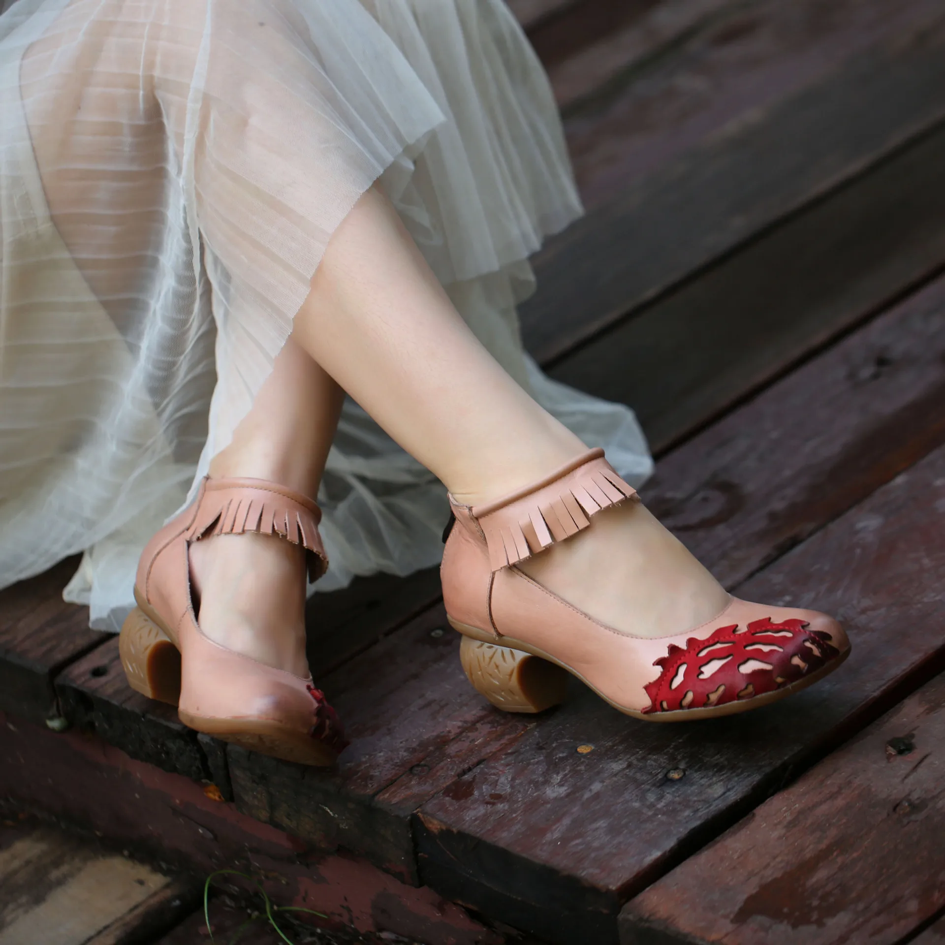 Original 2019 autumn female shoes ankle strap elegant high heels pumps retro style ethnic wind carving rough heel handmade shoes
Original 2019 autumn female shoes ankle strap elegant high heels pumps retro style ethnic wind carving rough heel handmade shoes