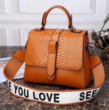 T132444 New Fashion Top layer Leather Handbag Simple Trend Shoulder Bag Women Messenger bag Female Genuine Leather Bag 
T132444 New Fashion Top layer Leather Handbag Simple Trend Shoulder Bag Women Messenger bag Female Genuine Leather Bag