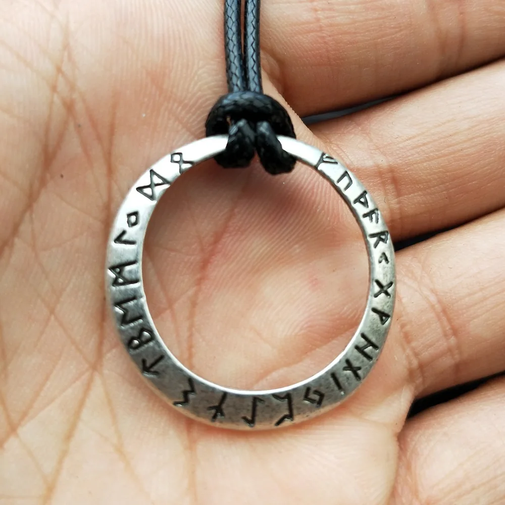 Dropshipping Slavic Norway Valknut with the Elder Futhark runes pagan amulet pendant Men necklace Scandinavian Viking jewelry
Dropshipping Slavic Norway Valknut with the Elder Futhark runes pagan amulet pendant Men necklace Scandinavian Viking jewelry
