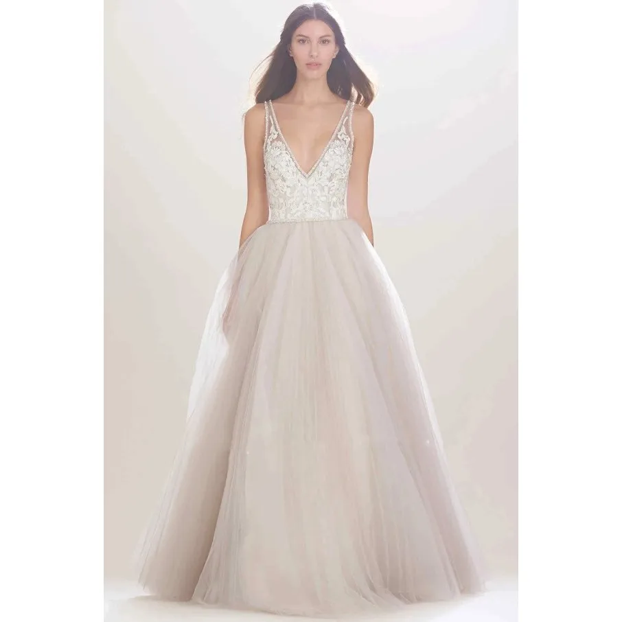 New Arrival Unique Design Sexy V Neck Tullle A Line Beaded Waist Long Wedding Dress Floor Length Bridal Gown Suknia Slubna
New Arrival Unique Design Sexy V Neck Tullle A Line Beaded Waist Long Wedding Dress Floor Length Bridal Gown Suknia Slubna