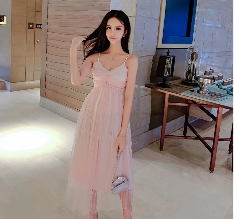 GRUIICEEN 2019 summer party dress new lace patchwork mesh halter strap dress elegant fancy lady dress GY2018870
GRUIICEEN 2019 summer party dress new lace patchwork mesh halter strap dress elegant fancy lady dress GY2018870