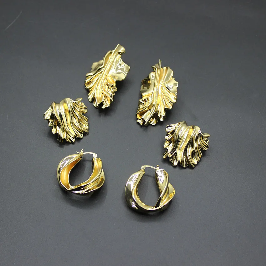 Baroque palace retro earrings fold luxury European and fashion exaggerated metal leaves earrings 714
Baroque palace retro earrings fold luxury European and fashion exaggerated metal leaves earrings 714