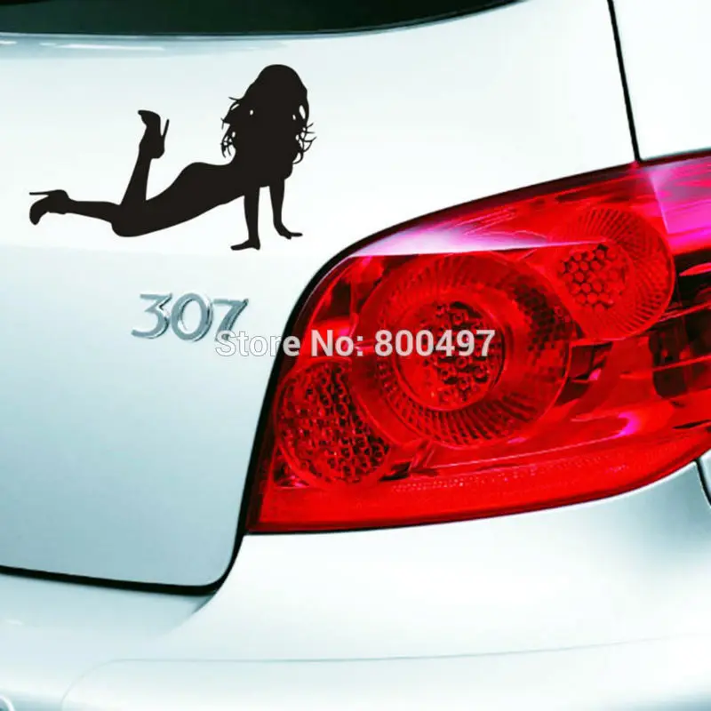Фото Творческий Горячая сексуальная девушка искушение до уровня колен в машине