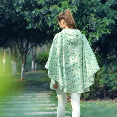 Fashion leisure Gradient print waterproof adult raincoat poncho Cape conjoined with cap Flamingo design 135*120cm
Fashion leisure Gradient print waterproof adult raincoat poncho Cape conjoined with cap Flamingo design 135*120cm